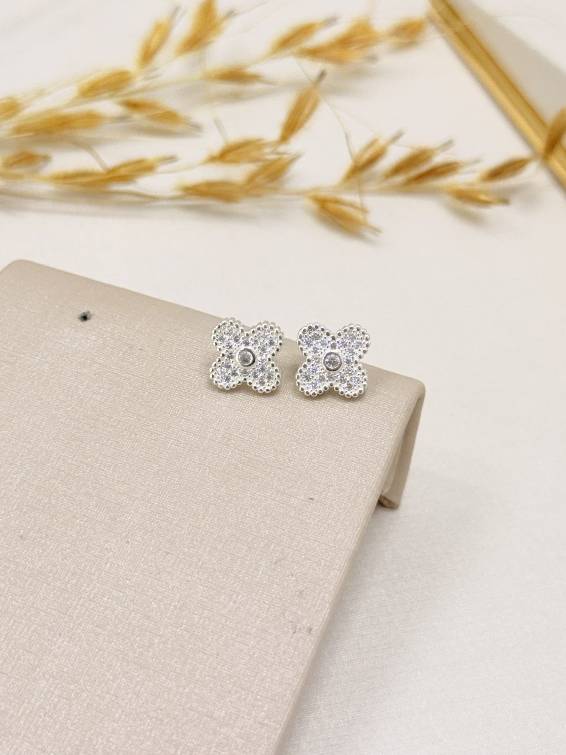 Brinco Flor Cravejado