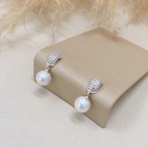 Brinco Base Cravejada Curvada com Pérolas