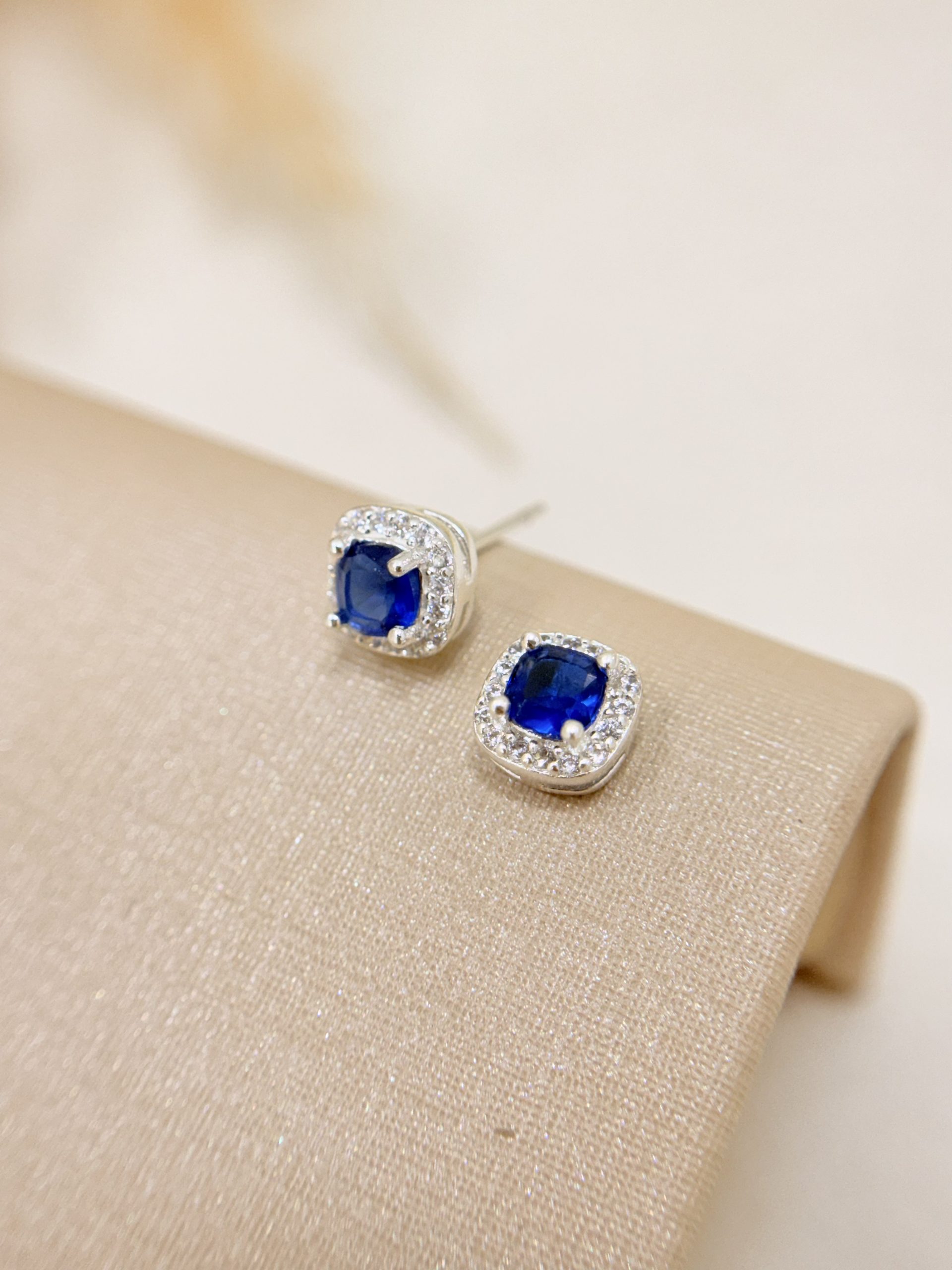 Brinco Ponto de luz quadrado - Imagem 2