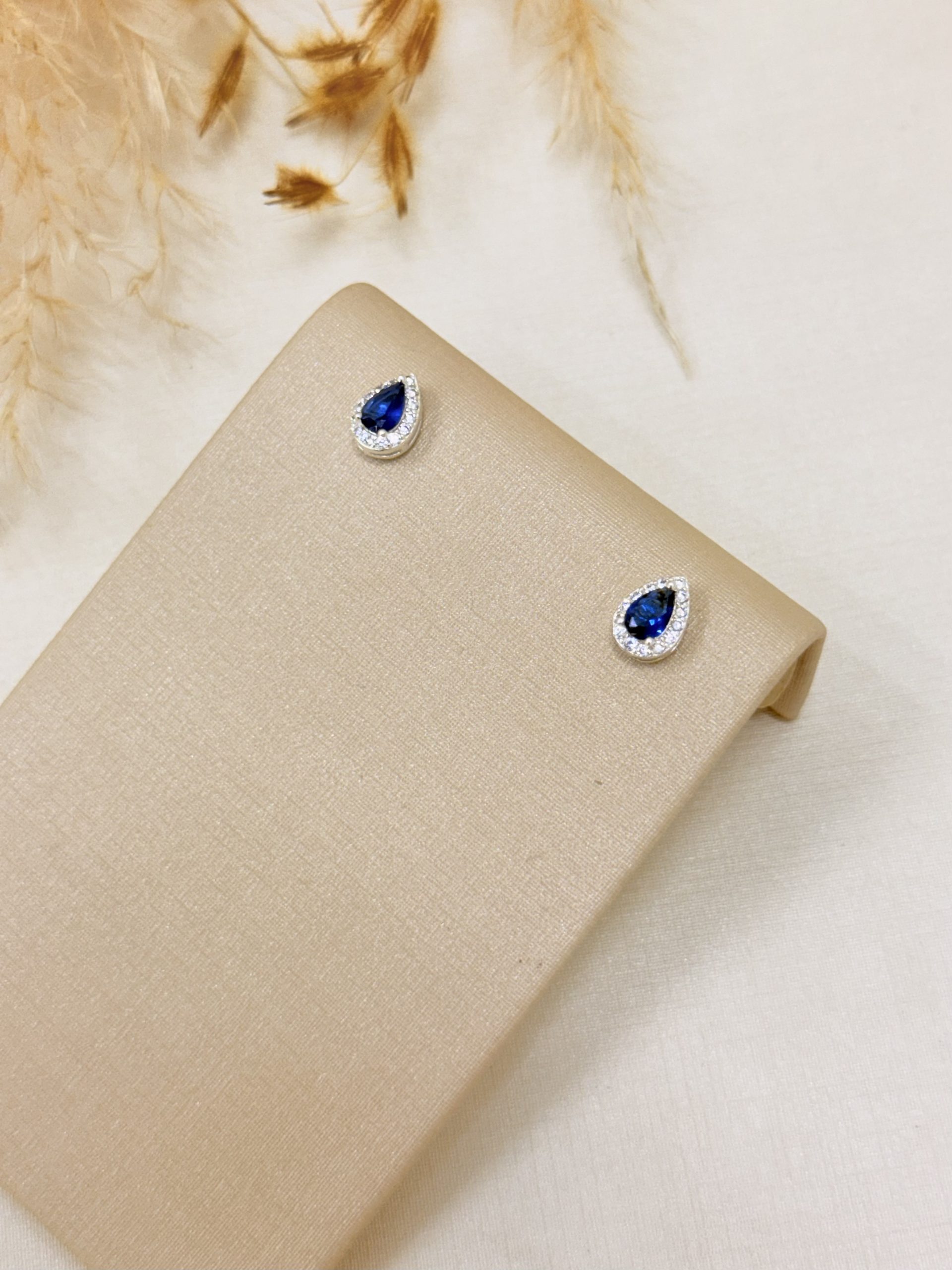 Brinco de Gota Safira com Microzirconias