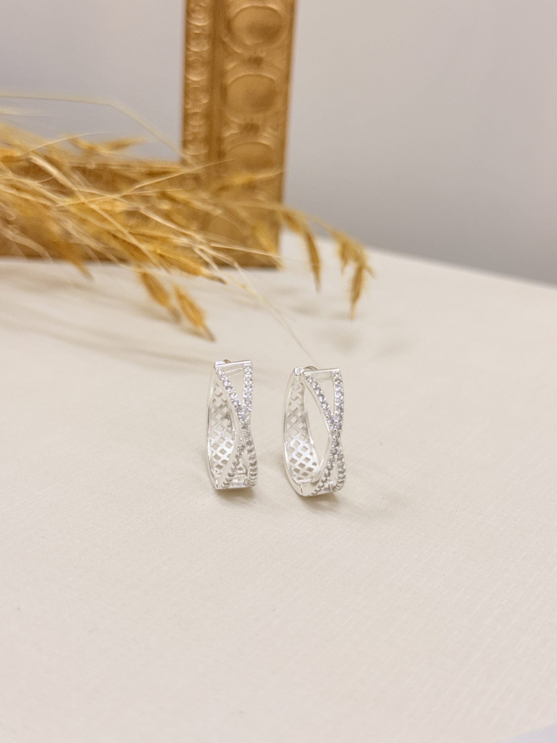 Brinco Argola Dupla em X com Zircônias