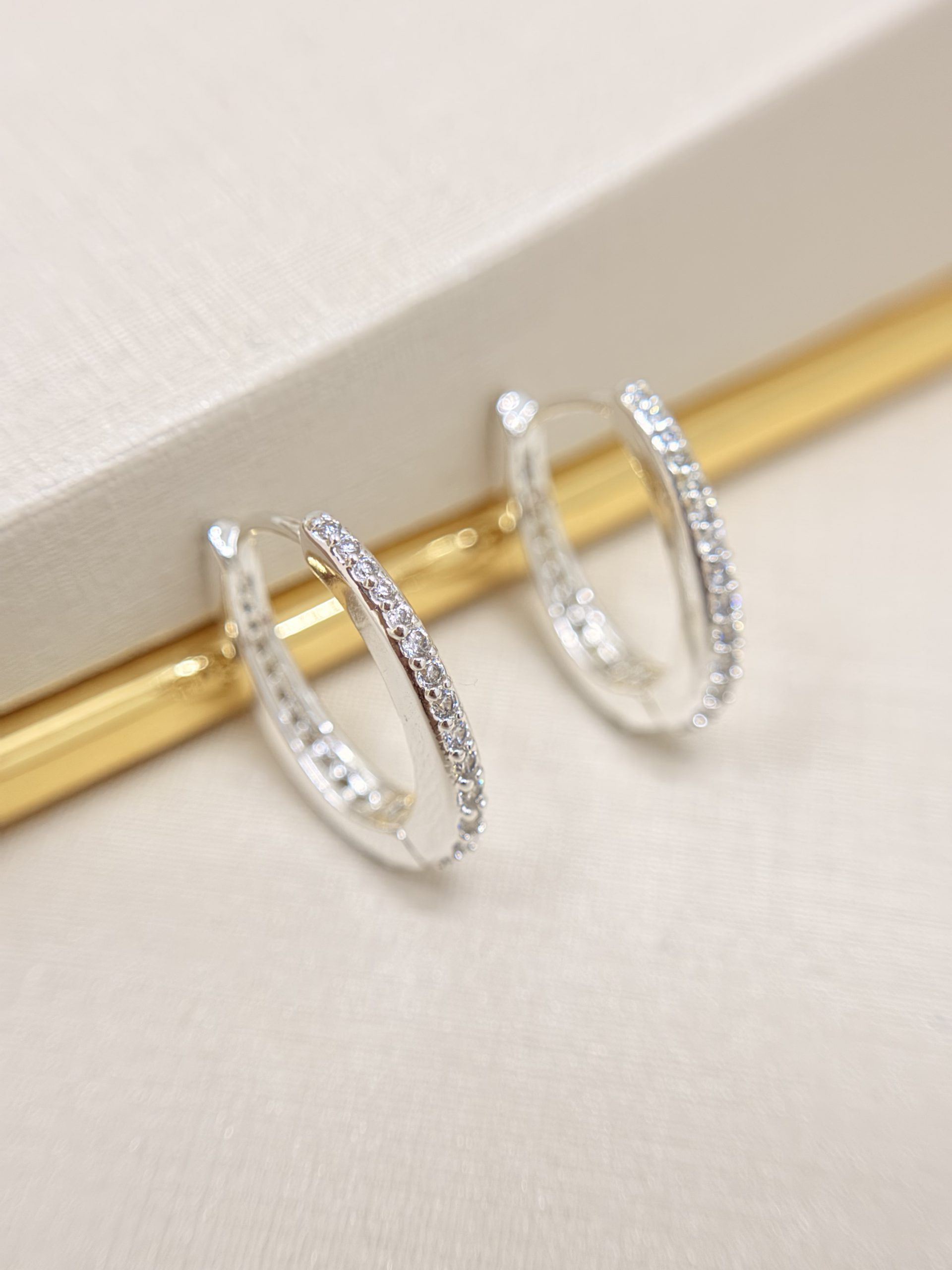 Brinco Argola Cravejada Frente e atrás com Zircônias