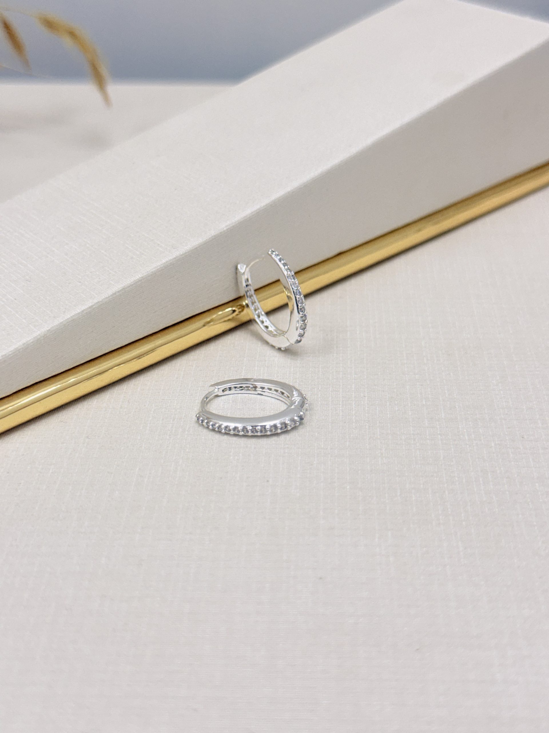 Brinco Argola Cravejada Frente e atrás com Zircônias - Imagem 2