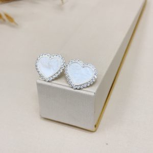 Brinco Coracão com Textura Madrepérola