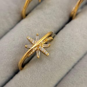 Relógio De Quartzo Dourado Com Decoração De Strass