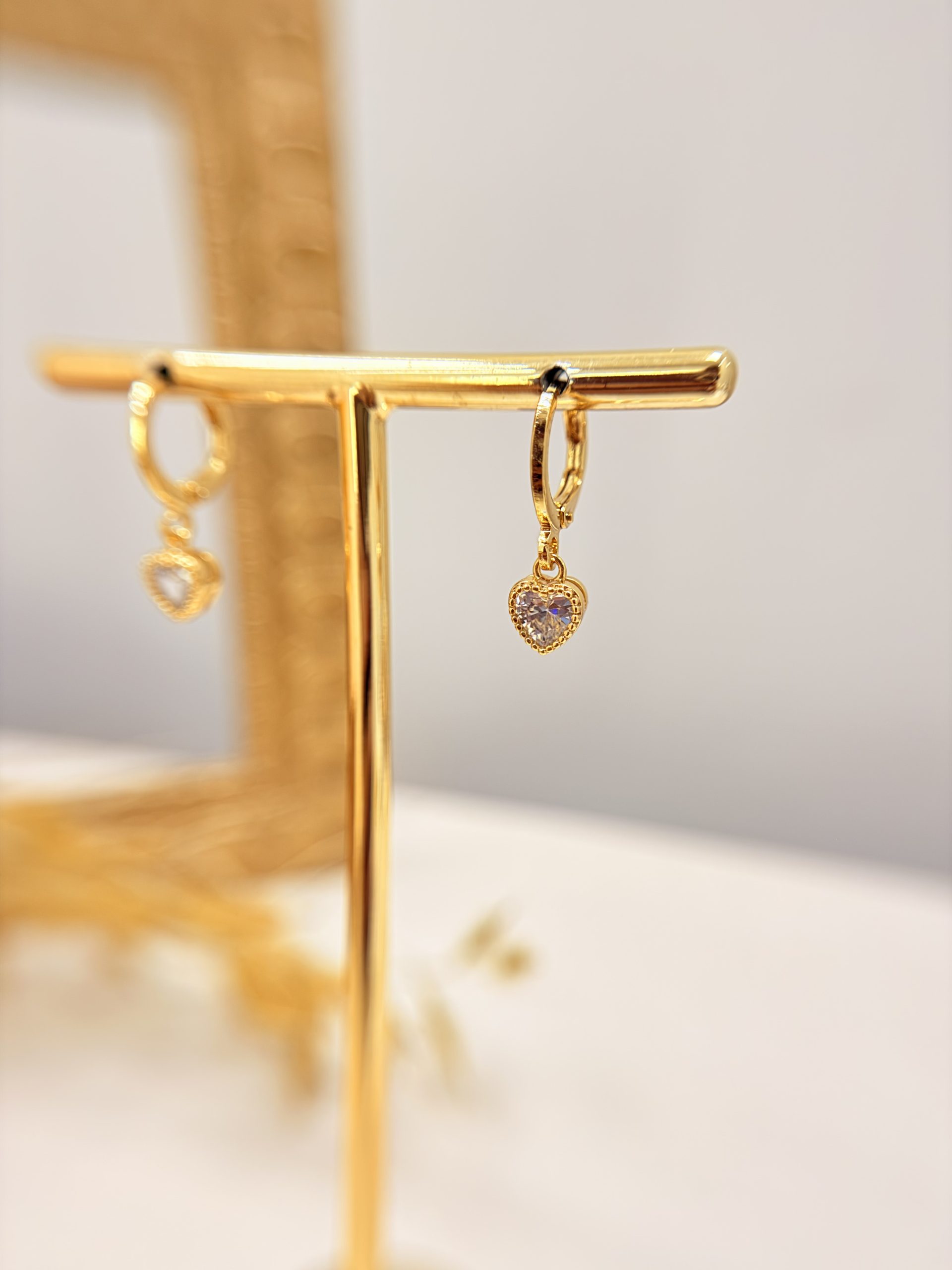 Brinco de Argola com Pingente de Coração