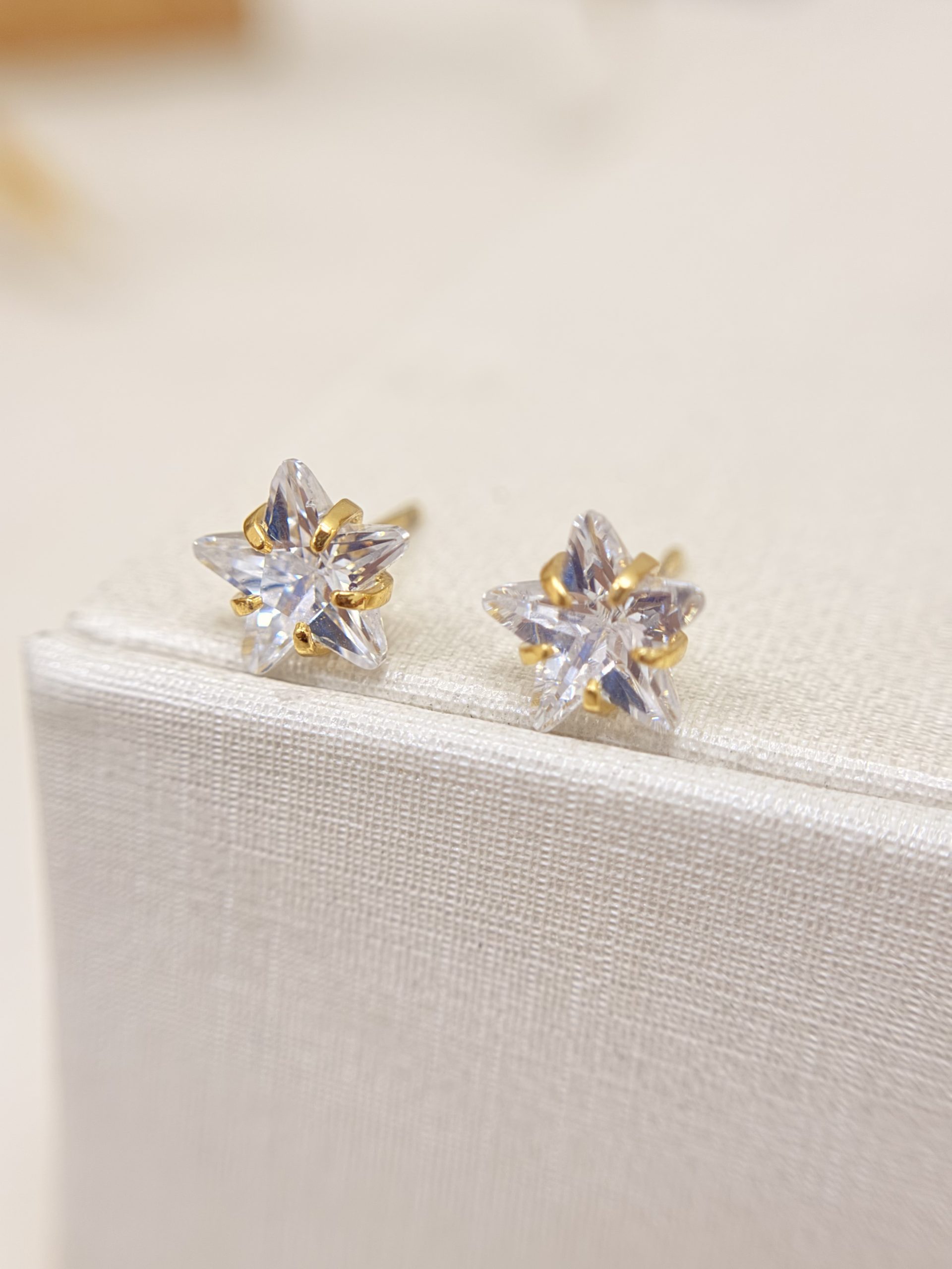 Brinco Estrela Cravejado com Zirconias