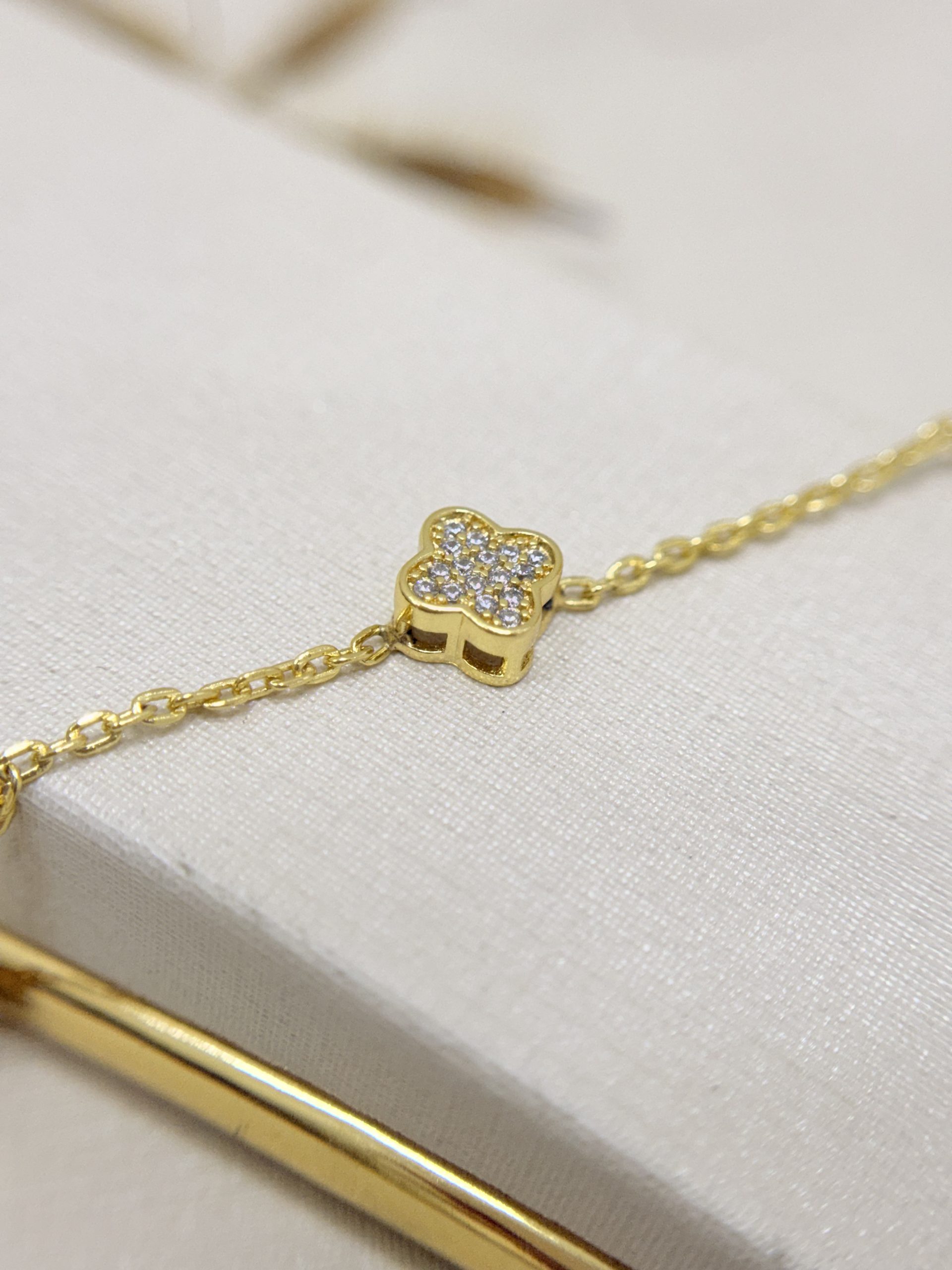 Pulseira Veneziana com Trevo Cravejado