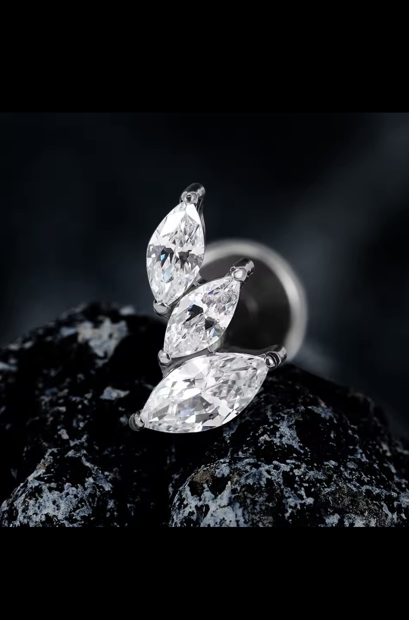 Piercing Titânio 3 Pétalas