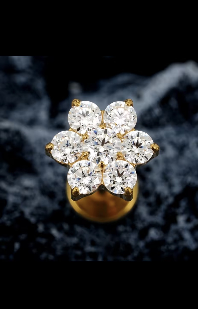 Piercing Titânio Flor 7 Zirconias
