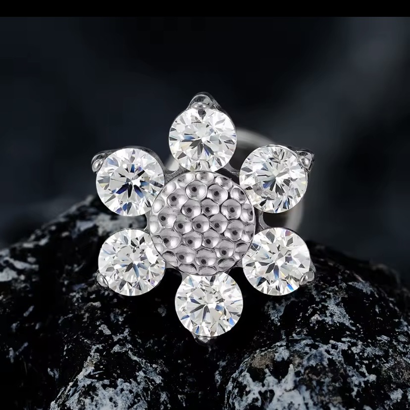 Piercing Titânio 6 Pétalas Miolo Girassol